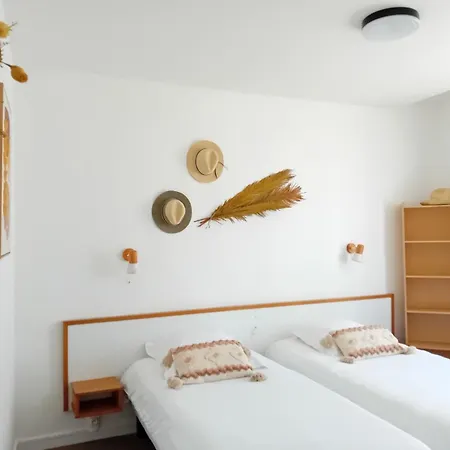 De La Hotel 2*