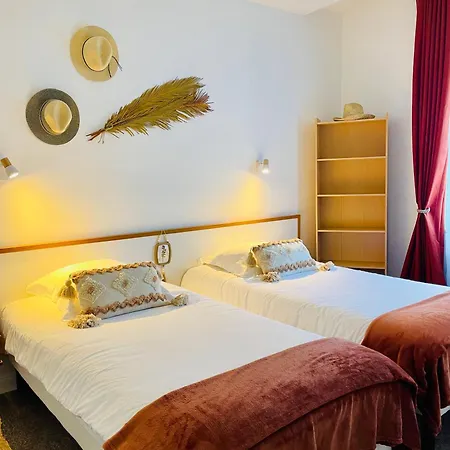 Hotel De La 2*