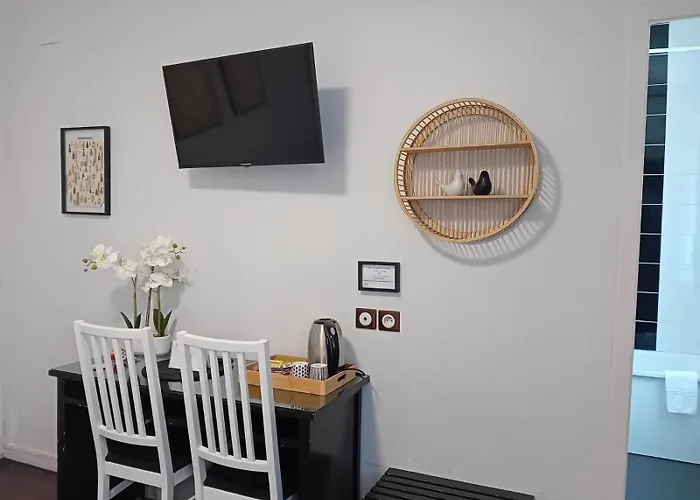 Ξενοδοχείο De La 2*