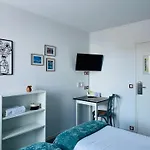 Hotel De La 2*