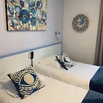 De La Hotel 2*