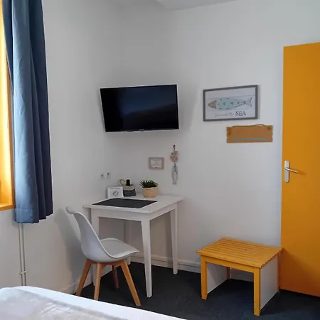 Hotel De La 2*