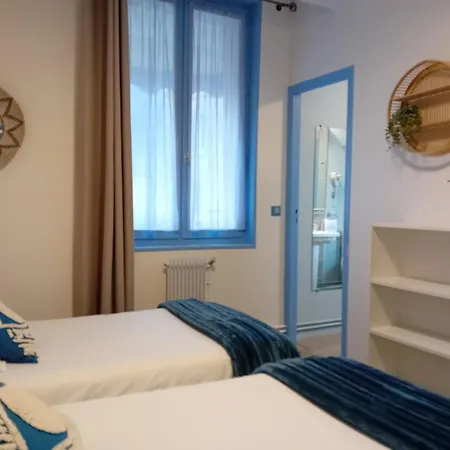 De La Hotel 2*