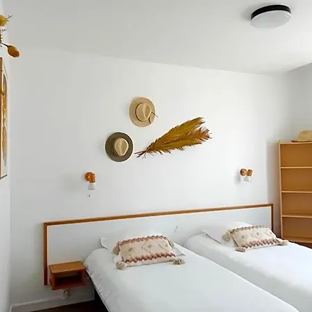 De La Hotel 2*