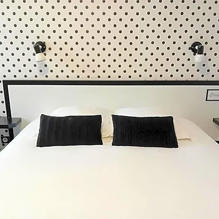 Hotel De La 2*